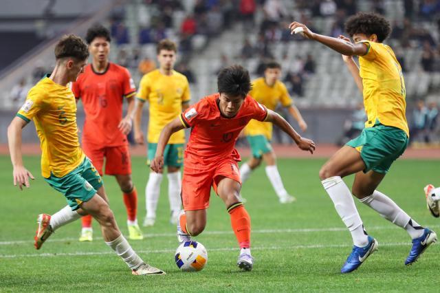 1741337021971083400.jpg (体育)(13)足球——U20亚洲杯:中国队不敌澳大利亚队XxjpseC007151_20250218_PEPFN0A001.jpg