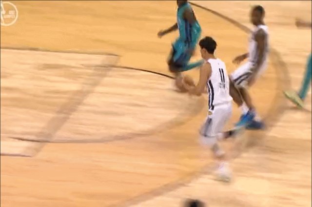 开云体育官网-两中国小将亮相夏联 小曾发挥一般张镇麟积极主动