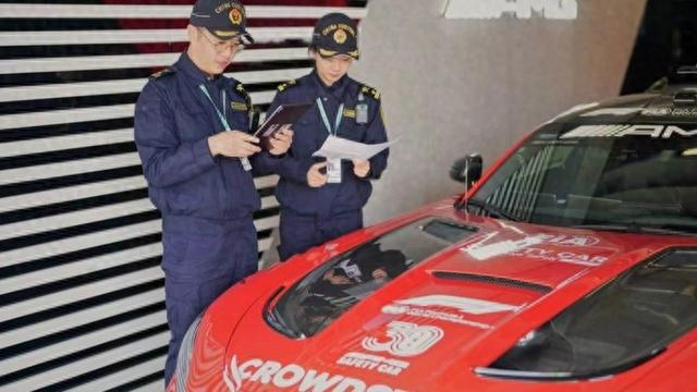 开云体育官网-极限5天！F1赛车“跳”下飞机直冲赛道，上海海关这波操作太硬核|赛事|物资|车迷_新浪体育_新浪新闻